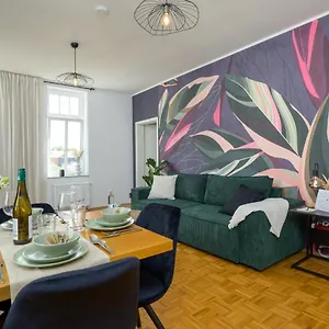 Le Vacation 3-room-apartment 67qm, Kueche, Netflix, Free-tv Schkeuditz